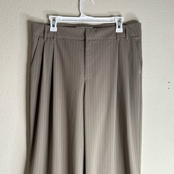Bershka Stripe Wide Legs high rise Pants tan/cream size 10 NWT - Picture 6 of 6
